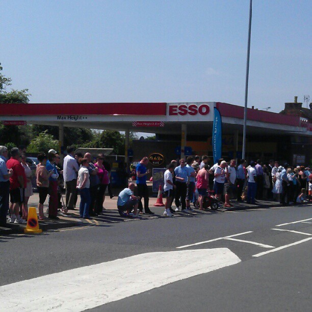 Crowds gathering for the Olympic Torch #swindon