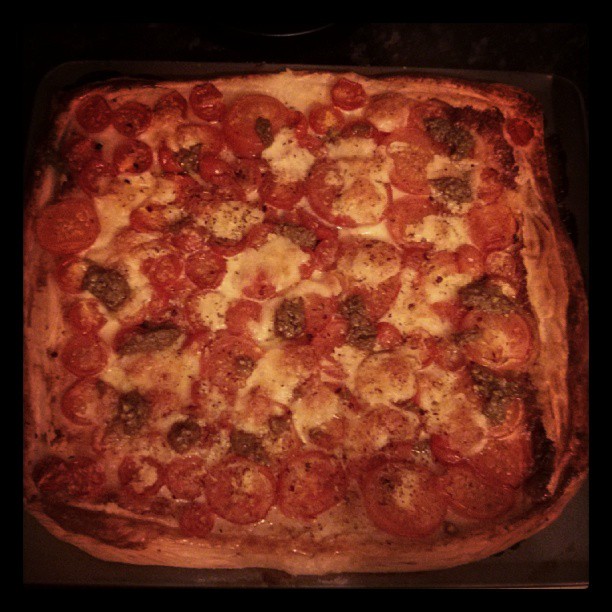 Roasted Tomato Tart with Mozeralla and Pesto made by @emmerr78 - delicious!