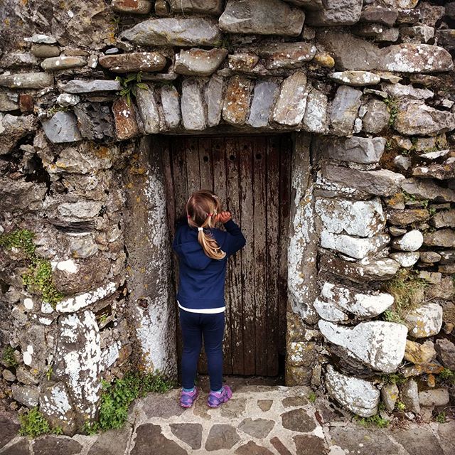 Knock, knock... On the medieval castle door!