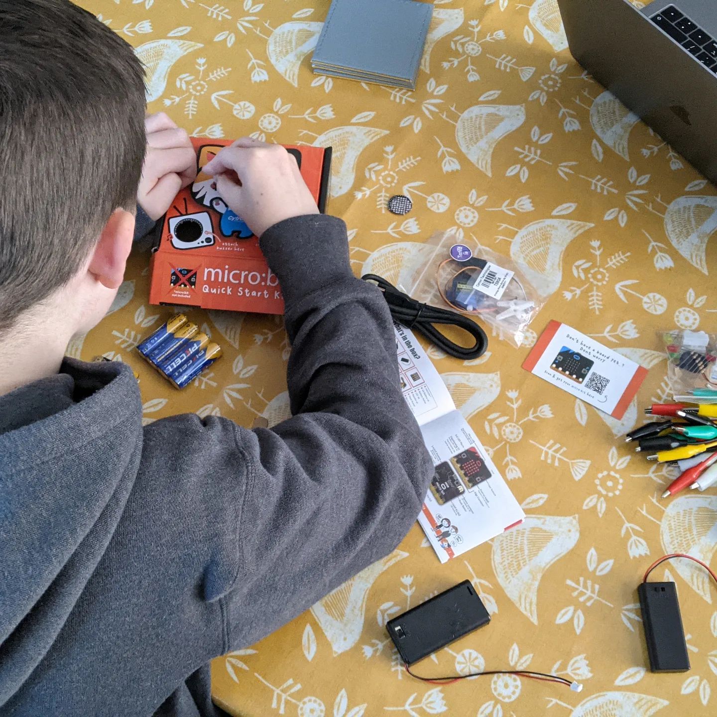 Half term working....I'm looking at some software for a couple of clients.... ?The eldest is building a buzzer system with a micro:bit ?Only moments ago the kitchen table was covered in pens and unicorns with the youngest ??#hardware #software #building #saas #unicorn #unicorns #microbit #stem #halfterm