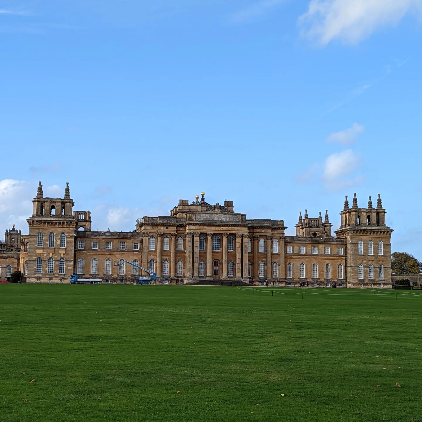 Beautiful Blenheim PalaceOn a sunny autumnal day looking all spooky for Halloween#blenheim #blenheimpalace #autumn #autumnal #halloween